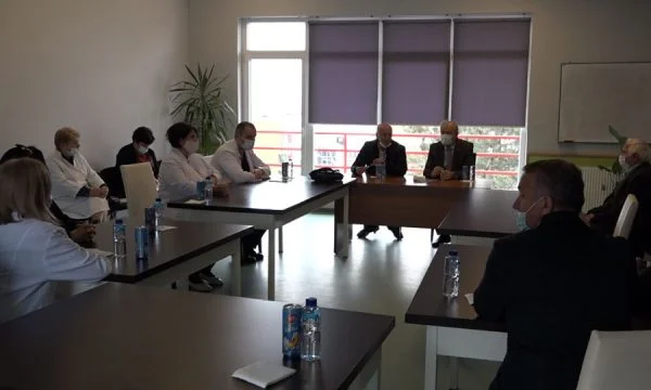 Retired doctors, Mitrovica health institutions receive gratitude