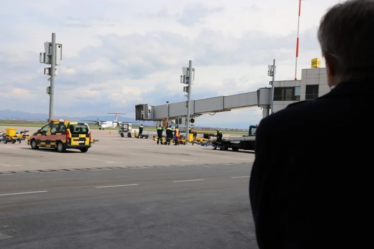 A metà strada per Pristina Aeroporto a febbraio