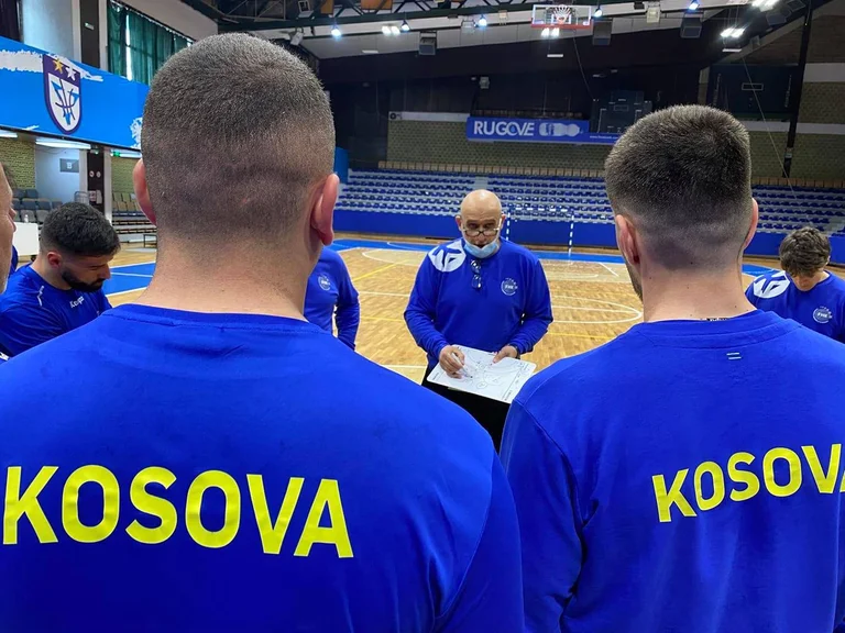 Fuente: Haga el mejor juego posible contra Rumania