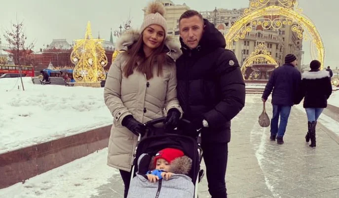 Berisha a des moments heureux avec sa famille dans la capitale russe