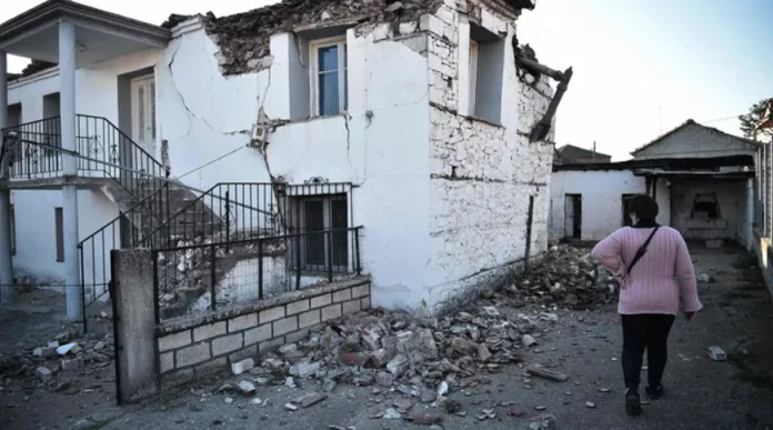 Grecia, circa 900 case disabitate dopo il terremoto