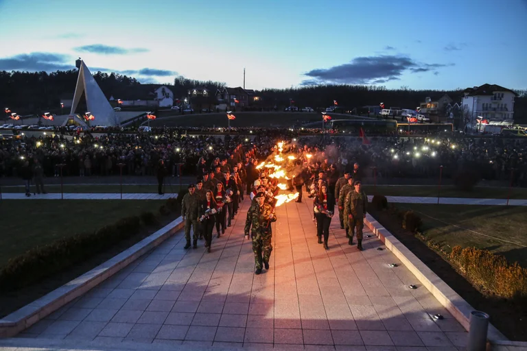 La era del KLA termina con la noche de fuego