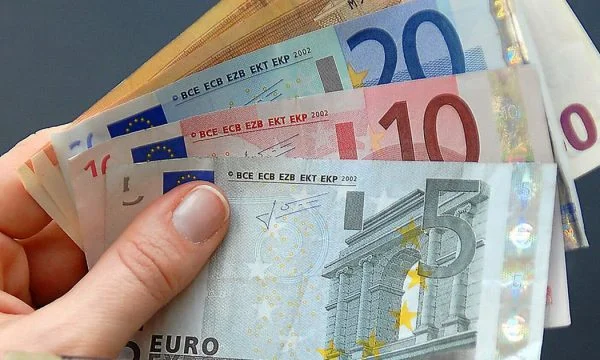 El número de Kosovars tratando de hacer compras de dinero falso