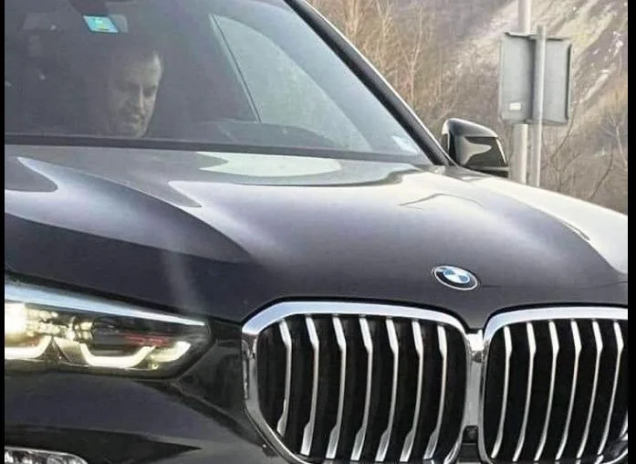 Alcalde Ahmeti niega comprar BMW coche de lujo
