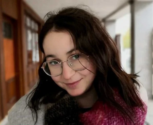 22 - año - estudiante de edad que murió de coronario en Albania