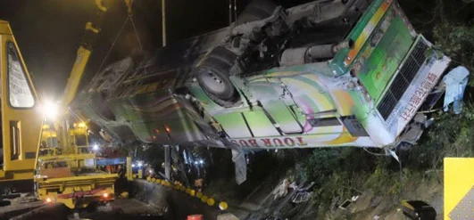Tragedia en Polonia; Autobuses con 57 Personas, 6 Muertos