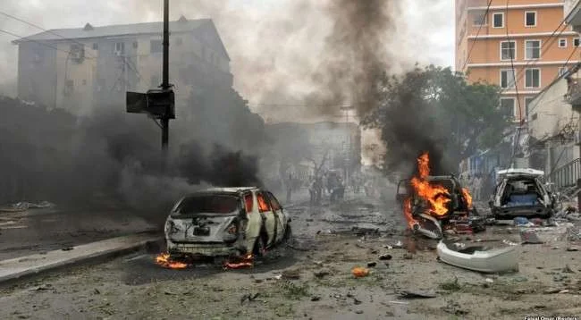 Kraftvolle Explosion in Somalia, mindestens 20 Tote von Bombenangriff