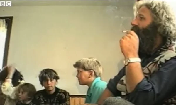 He had a classmate, Fitim Adem Yashar étari, a reporter, relate moments from school.