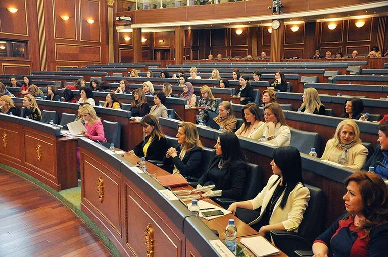 De 120, sólo 44 mujeres lograron convertirse en diputados