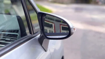 Cada vez más están robando espejos de coche, ladrones usando tecnología avanzada.