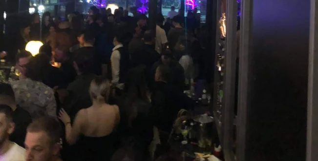 Insulting Anti-Surface Measures - CO VID, inspectores están vaciando café en la calle B.