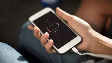 Todavía demandando a Apple, retrasando deliberadamente los iPhones