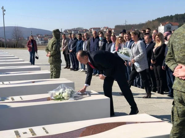 Hoxhaj: precioso, el centro épico de la libertad