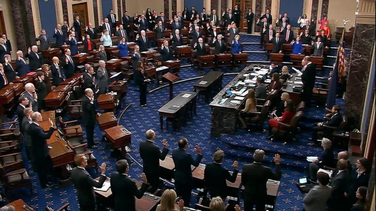 U.S. Recuperation: U.S. Senators ascolta la lettura di un pacchetto di 628 pagine