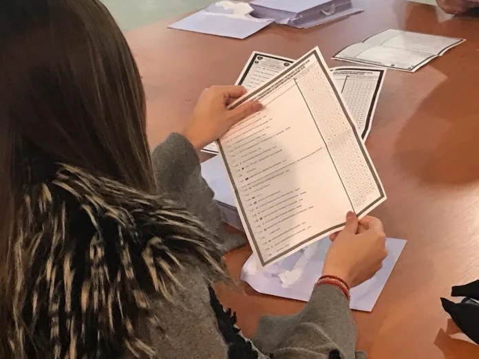 Dies ist der Kandidat, der im 14. Februar nur 2 Stimmen erhielt.