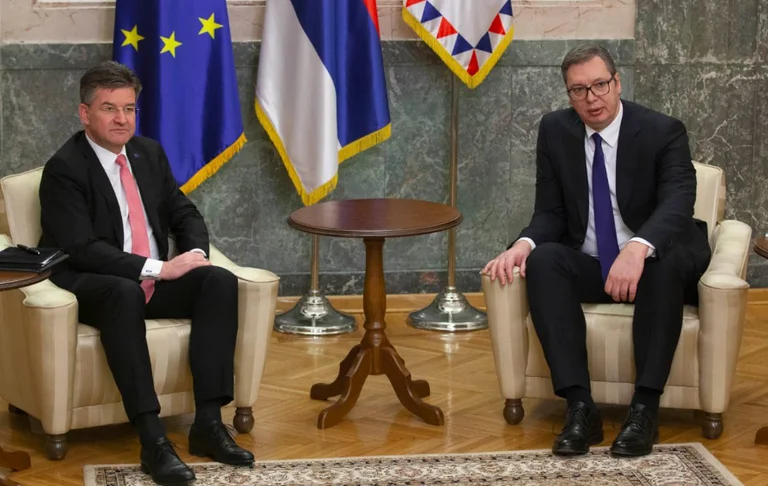Wir haben kein Interesse an Status quo. Wir wollen keinen ultimatum Teil des Gesprächs zwischen Lajcak und Vuciq