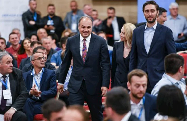 “Answer zu einem enttäuschten Freund in PDK: Party sollte erschüttert werden”