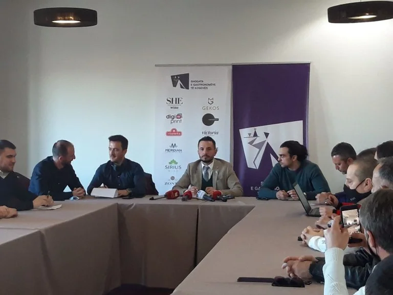 Les gastronomes s'opposent au durcissement des mesures, reprochent aux partis politiques d'augmenter le nombre de personnes infectées