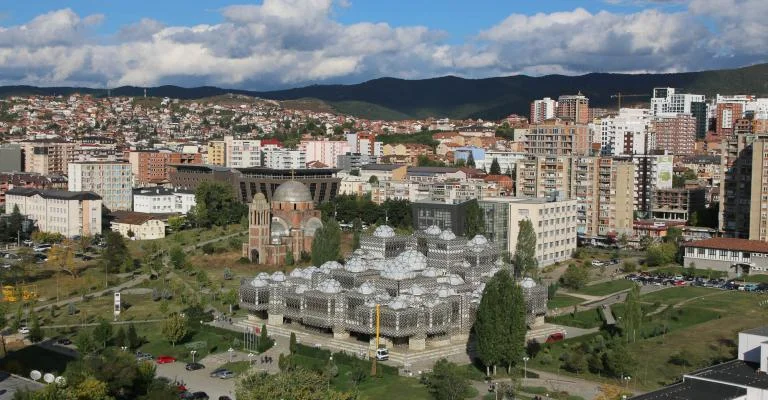 Informe de Freedom House: Kosovo temprano en la región, Albania