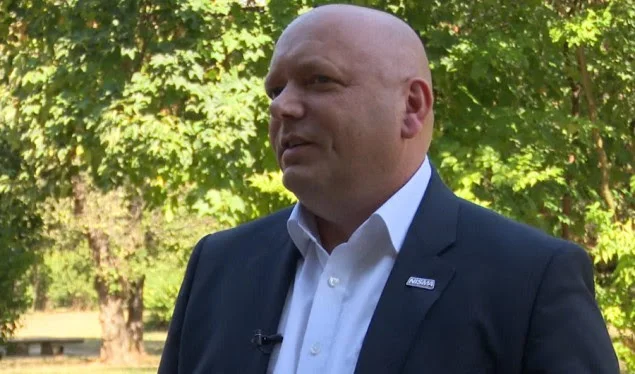 Brestovci golpea a Kurt: Ser albanés y antialbanés más que traición nacional