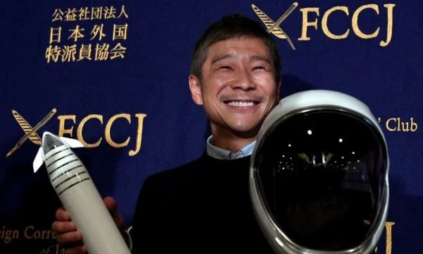 “E un altro verso il basso”, il miliardario giapponese vuole 8 per il viaggio libero di luna