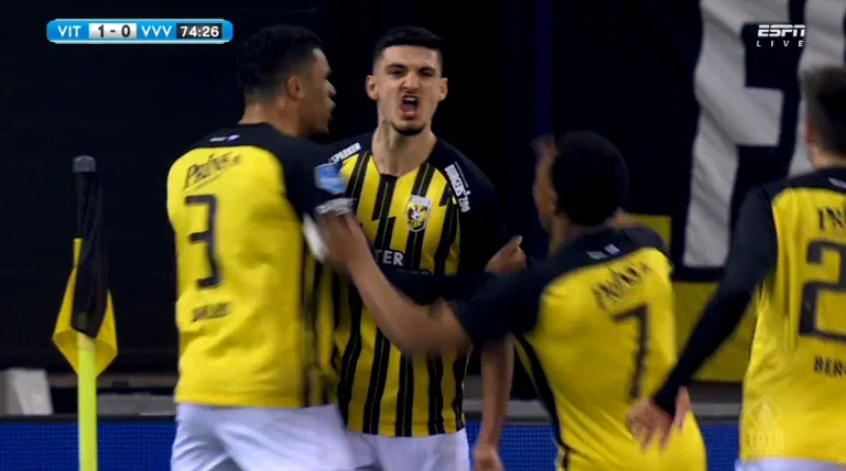 El huelguista albanés sigue brillando en Holanda, marca hermosos objetivos de cabeza