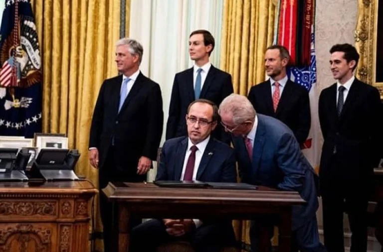 Skender Hyseni relaciona lo que le dijo a Hoti en su oído durante su reunión con Trump