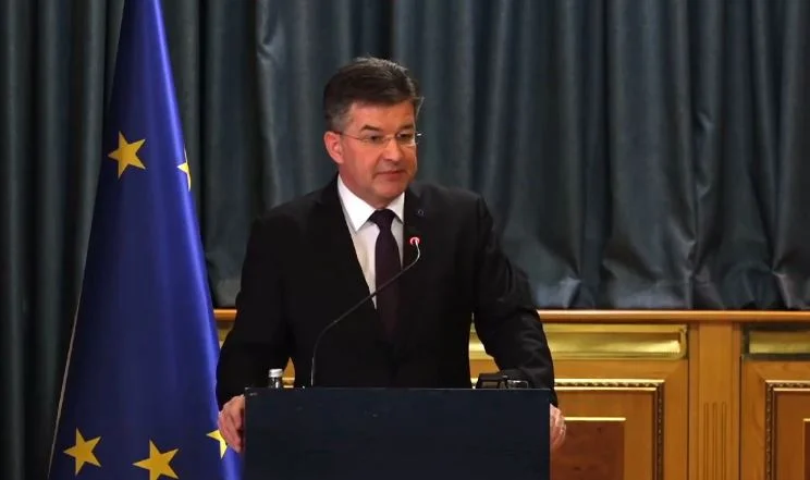 Cinque messaggi Lajcak portato in Kosovo oggi