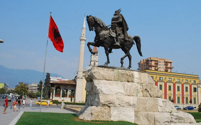 Skenderbeu ha parlato serbo, albanese o latino? Che cosa dice lo storico