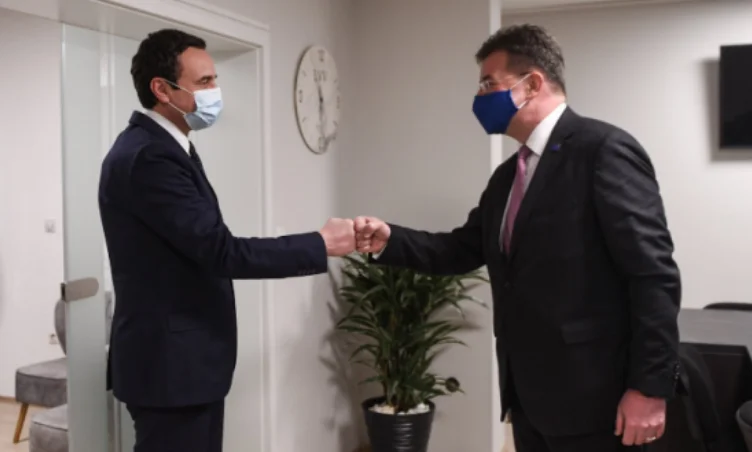 Lajcak pubblica le foto dell'incontro con Kurt: abbiamo discusso il dialogo profondo.