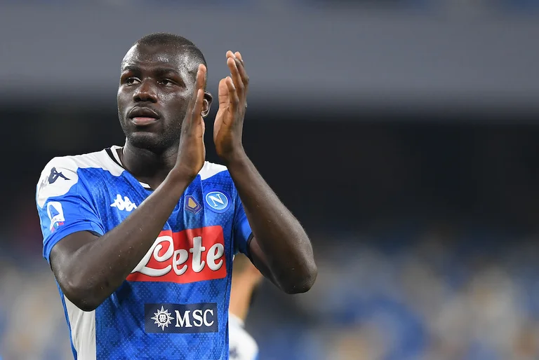 Disziplinarkommission setzt Neapel-Verteidiger aus, deshalb