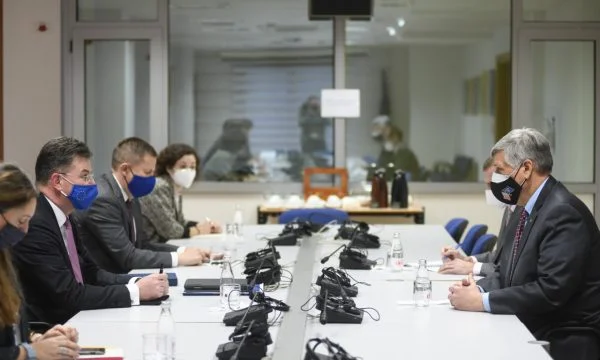 Lajcak trifft sich mit Costnet, bekräftigt die Unterstützung der EU im Kosovo-Kosovo-Dialog Serbien