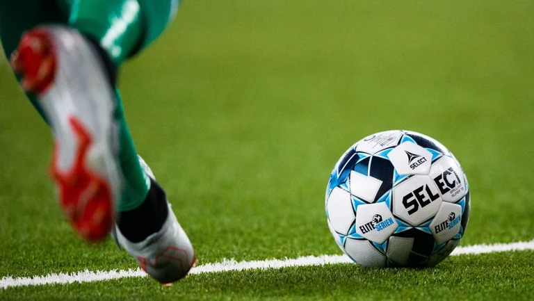 Siete estrellas de fútbol que experimentaron suerte en otros deportes