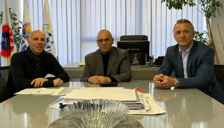 Sono stati battuti: Agim Ademi e Erol Salihu sono visti insieme all'incontro