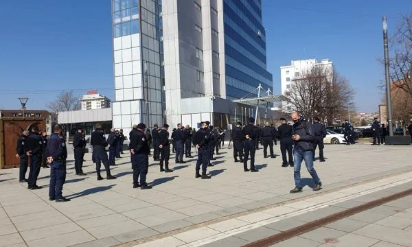 Outgoing government promises additional salaries to correctional workers, protests interrupted