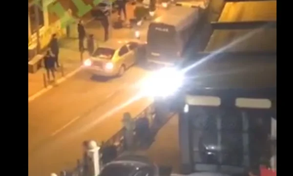 Beatmung in der Innenstadt von Pristina, Interventionspolizei