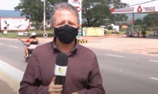 Motorcycle accident during journalist's live reporting