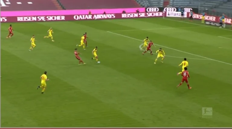 Lewandowski can't stop marking: You don't wait a second, you shoot right where it's supposed to be.