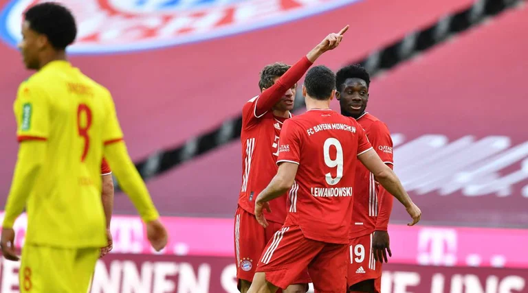 Bayern zerstört Koln