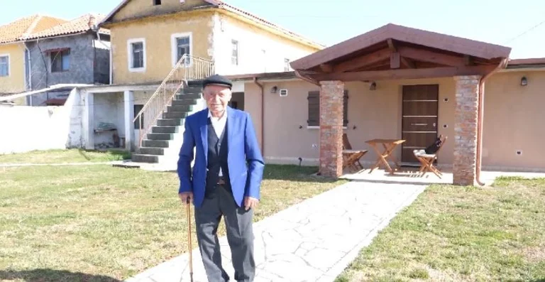 Guter Nachmittags alter Mann, Peter Tusha: 100 Jahre alt ohne Krankheit