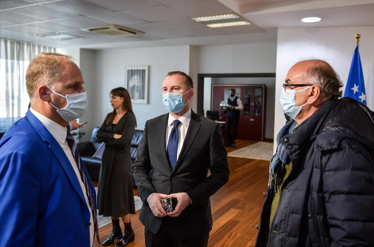 Il n'y a pas de date pour l'arrivée des vaccins, le gouvernement :