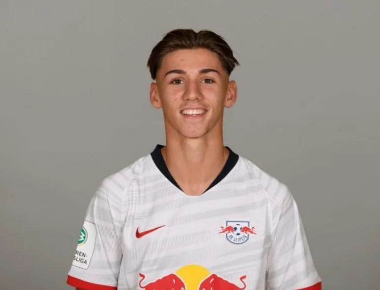 Mehmet Ibrahimi signs professional contract with Leipzig