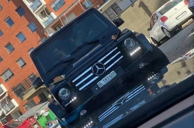 Exile Dieb gestohlene Luxusautos in der Innenstadt von Pristina