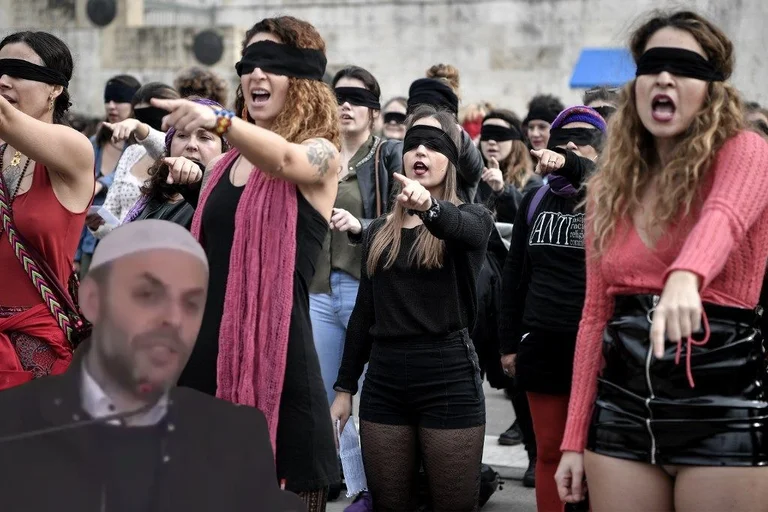 Les hommes sont en danger, les femmes ne vous laissent pas seuls, mon frère.