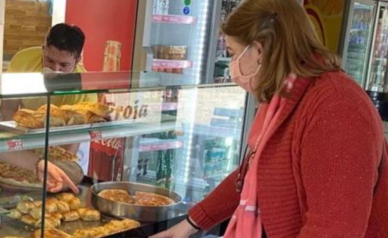 American Ambassador to Montenegro Buys Burek to Albanian