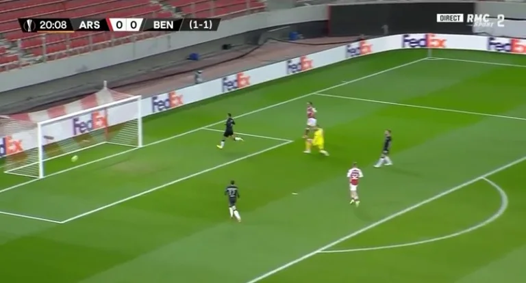 Aubomeyang marque un but maestral contre Benfias en Ligue d'Europe