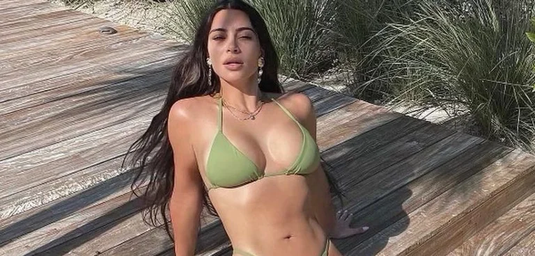 Kim harron divorcio, comienza el día con fotos atractivas en la playa