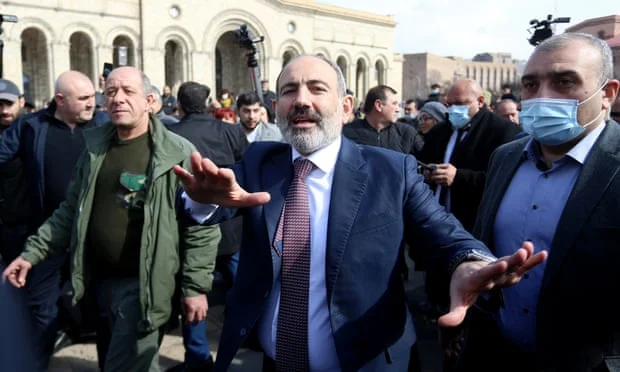 Pookie time: El primer ministro de Armenia acusa al ejército de intentar hacer proxeneta
