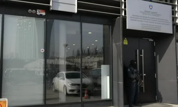 Pamje nga bastisja e Policisë së Kosovës në Ministrinë e Bujqësisë
