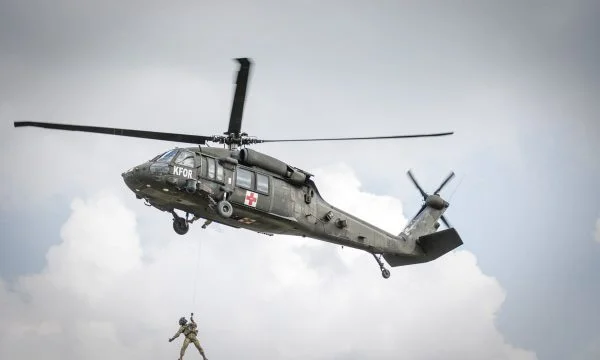 KFOR-i paralajmëron stërvitje me helikopterë të shumtë në gjithë Kosovën